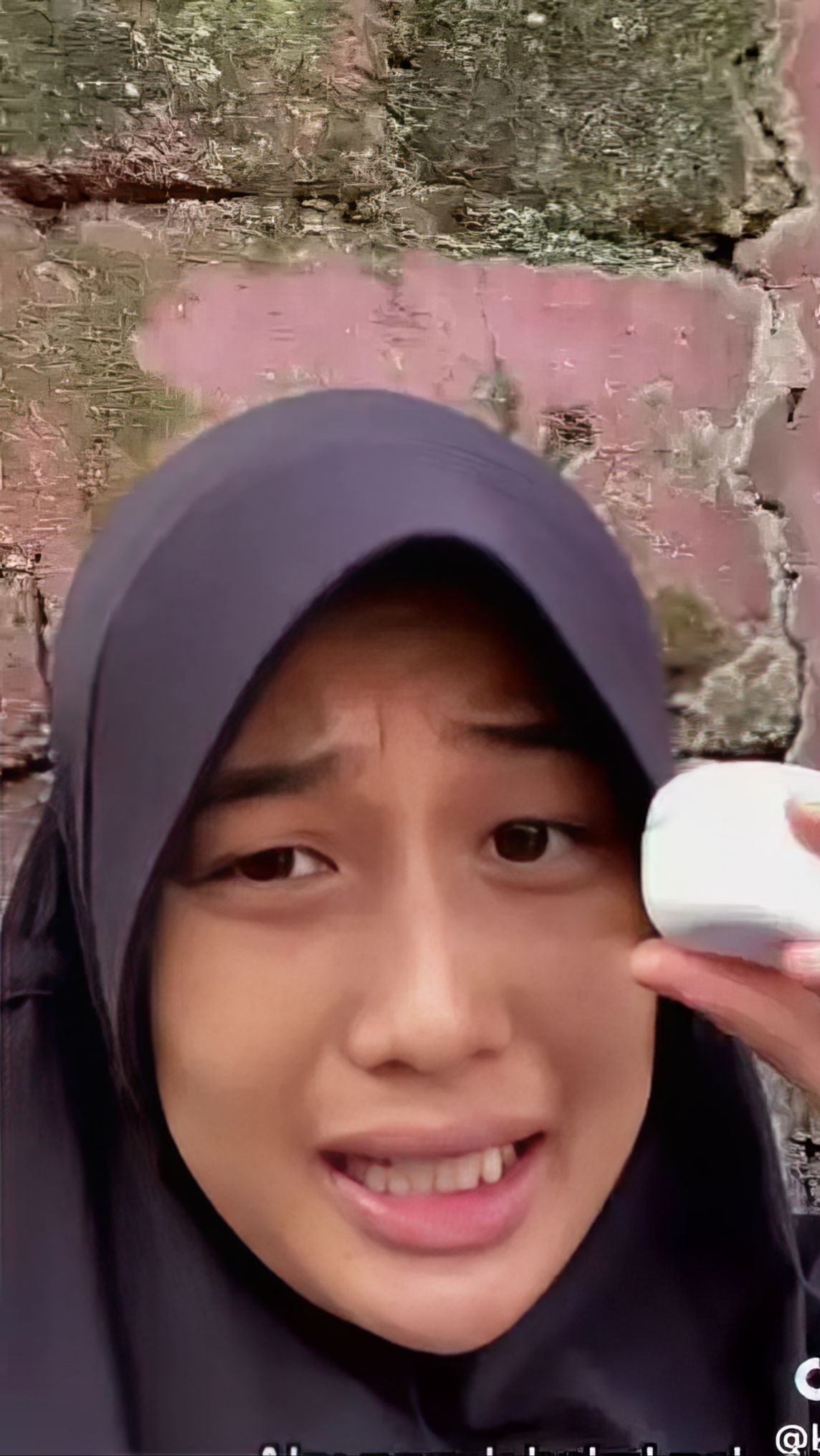 Cerita Kocak Wanita Dikira Orang Bisu Gegara Pakai Headset, Auto Malu Ingin Pindah Planet