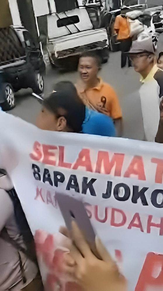 Paspampres Bantah Aniaya Warga Bentangkan Spanduk Dukung Ganjar Saat Jokowi di Yogyakarta