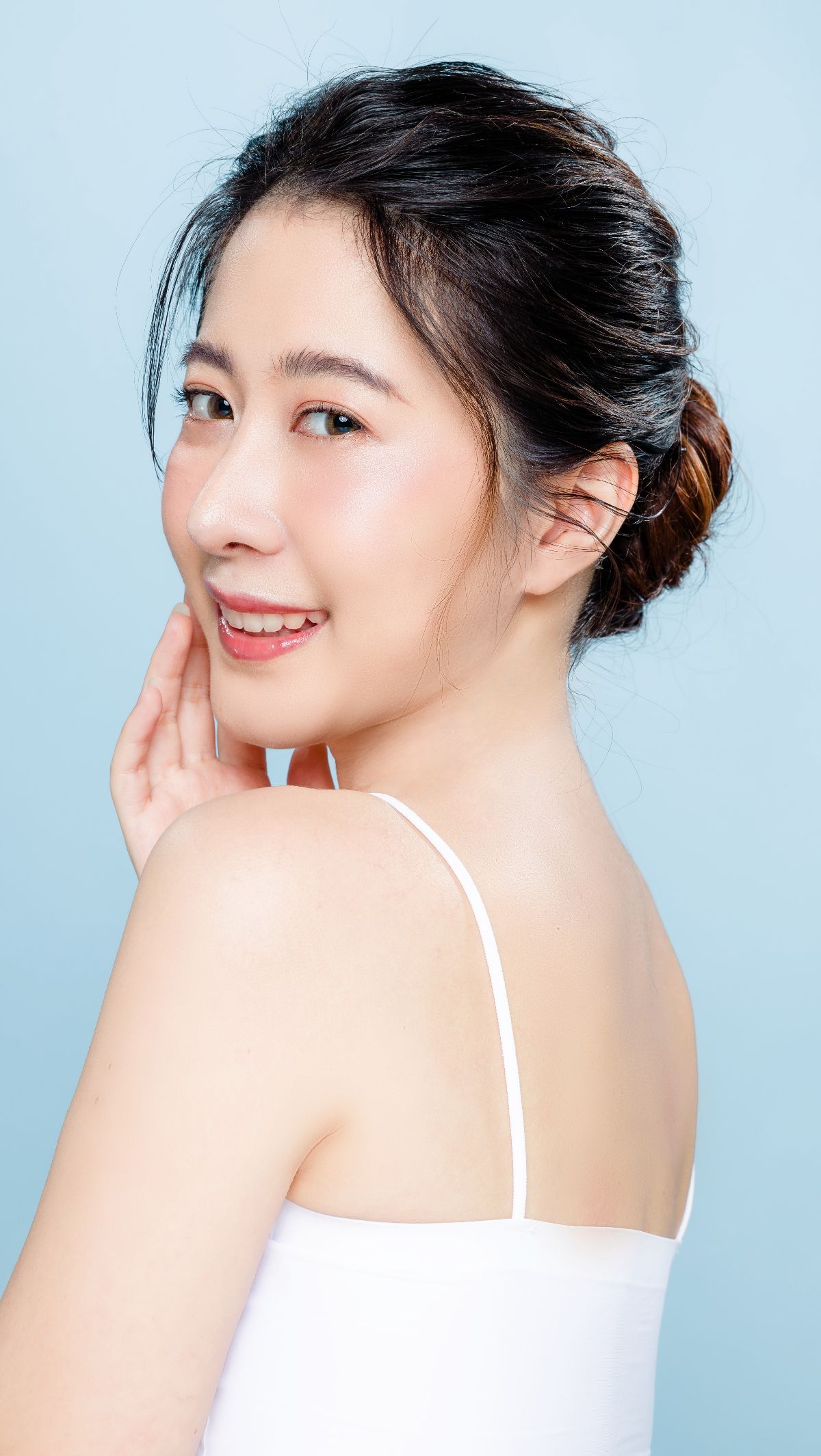 Praktis dan Langsung Cantik, Rias Wajah Hanya dengan 4 Produk Makeup