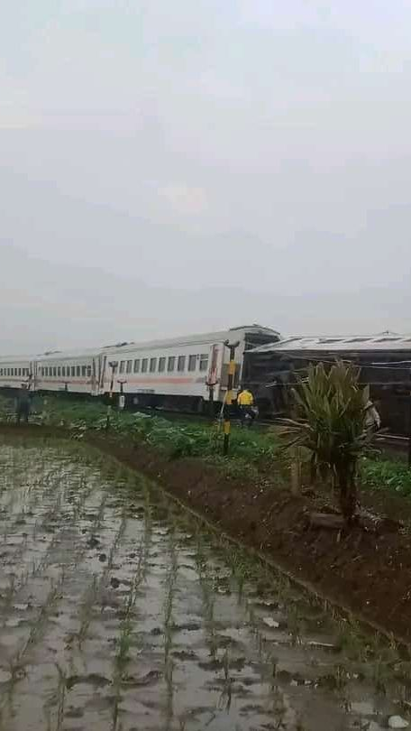Kesaksian Penumpang KA Turangga yang Tabrakan dengan Kereta Bandung Raya, Banyak yang Masih Tertidur dan Terlempar ke Luar Gerbong