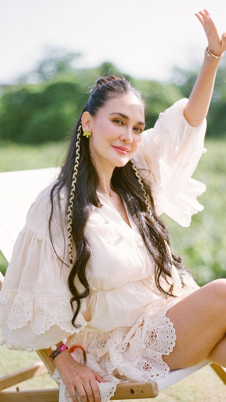 Luna Maya Pakai Sunscreen Super Tebal, Berapa Banyak Produk yang Seharusnya Dipakai?