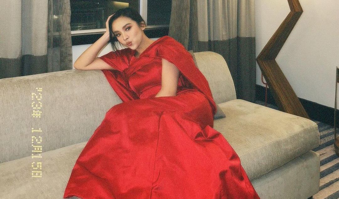 Pakaidress merah merona