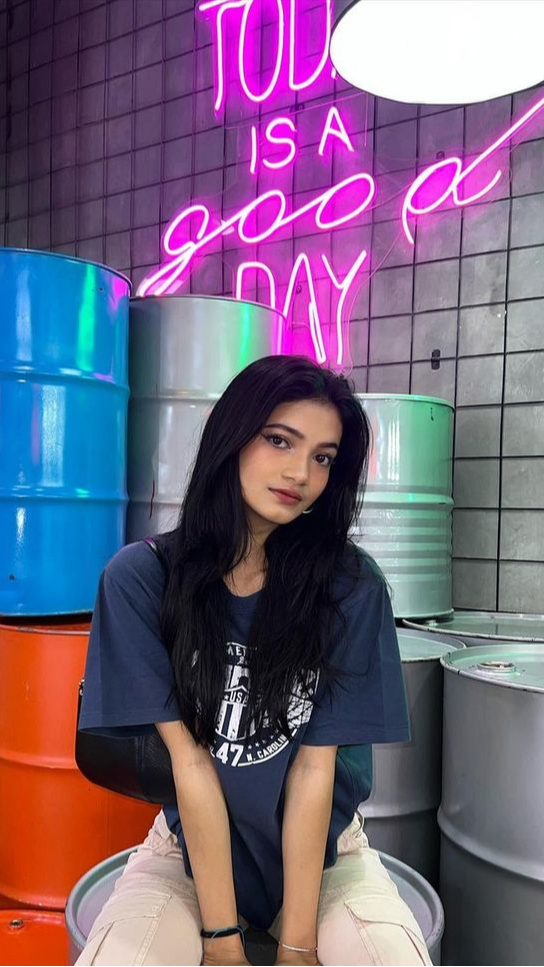 8 Potret Cantik Ratu Sofya, Aktris yang Lagi Ngehits Berkat Aktingnya di Film Siksa Neraka
