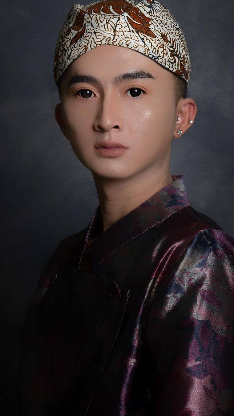 Sensen tetap melakukanprewedding, meski tanpa pasangan.