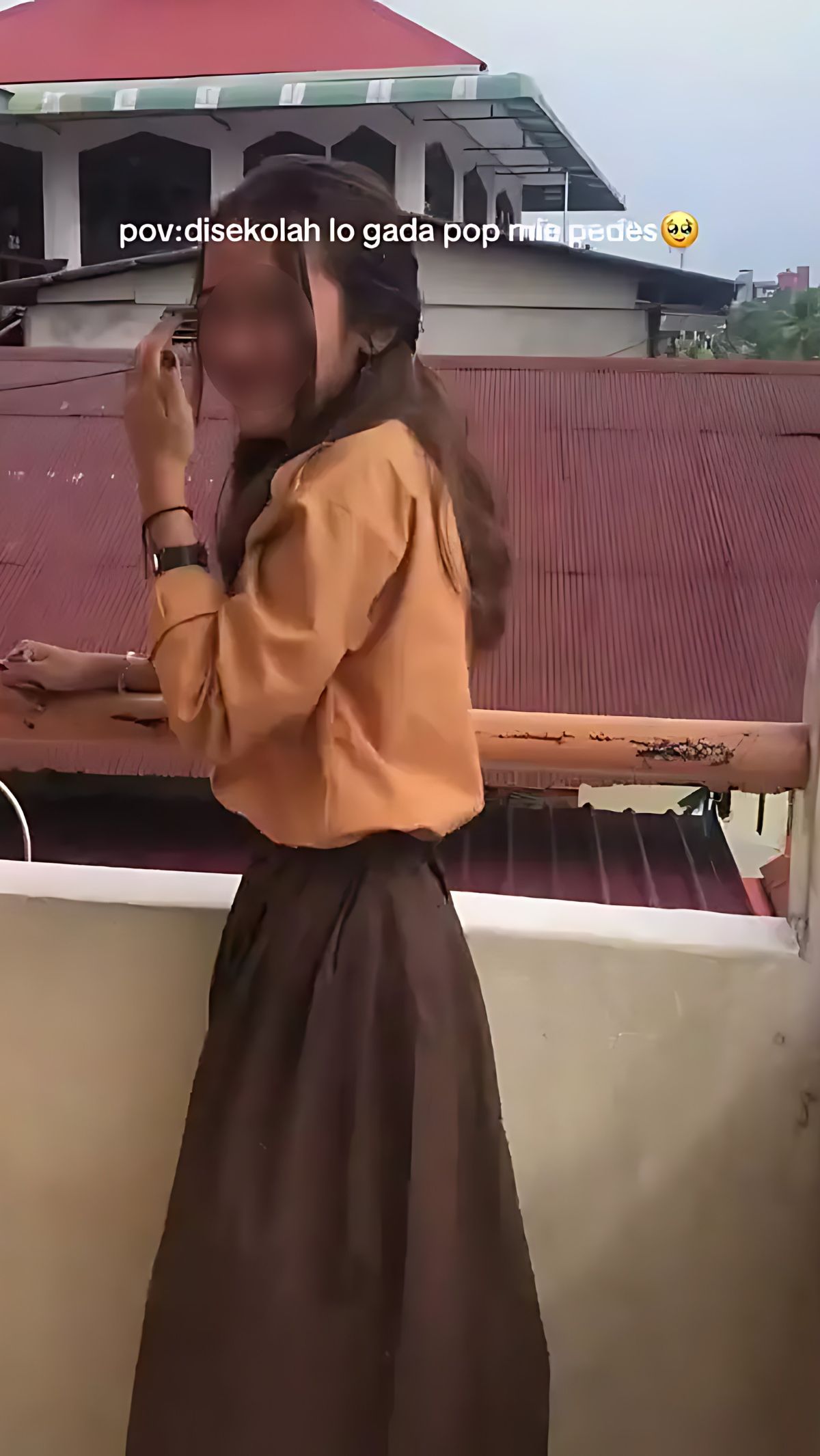 Sekolah Larang Jajan di Luar, Si Siswi Punya Seribu Akal Nikmati Mi Instan