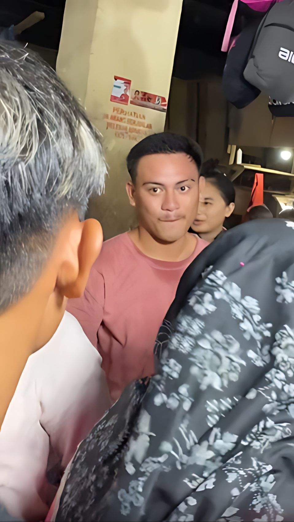 Ibu di Manado Pingsan Lihat Pemuda Mirip Sekali dengan Almarhum Anaknya Saat Belanja di Pasar