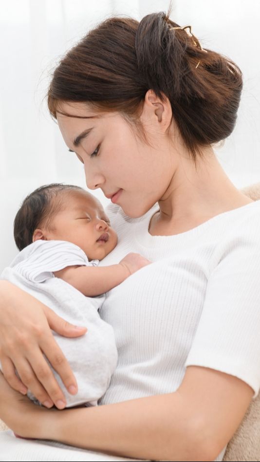 Rutin Skin to Skin Ayah Bunda, Biar Si Kecil Tak Mudah Rewel