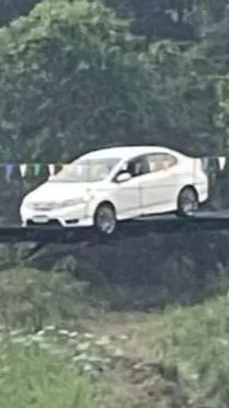 Mobil Wanita Ini 'Nyusruk' ke Jembatan Gantung Setelah Pakai GPS