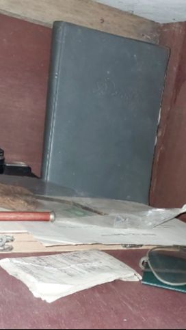 Penasaran Isi Laci Mendiang Sang Kakek, Pria Ini Terkejut Usai Lihat Benda Tak Terduga, Netizen: Harta Karun Tersembunyi