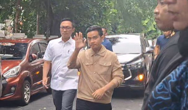 Saya tidak tahu (adanya perjanjian dengan Almas),