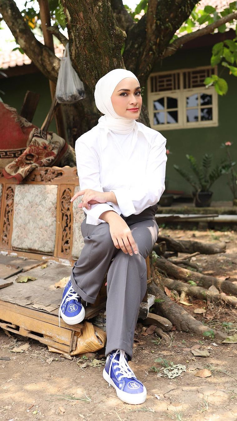 Selalu Stylish,  Potret Tampilan Putri Zulhas Saat Blusukan Kampanye