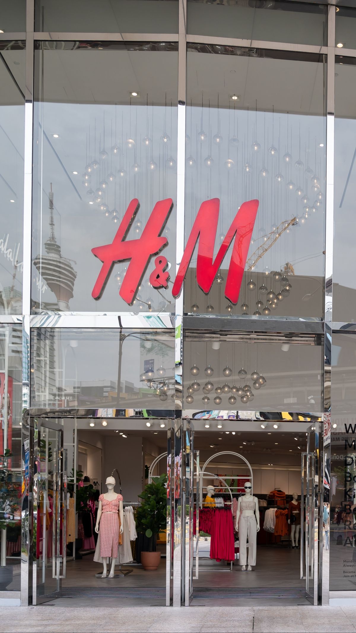 CEO H&M Resign Setelah Campaign yang Sempat Dikecam Masyarakat