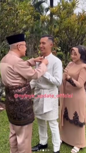 Penampilannya disorot lantaran begitu cantik dan masih muda.