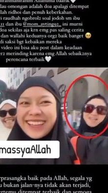 Bahkan, terungkap pula jika Umi Kalsum dan Ibu Fardana pernah umroh bersama.