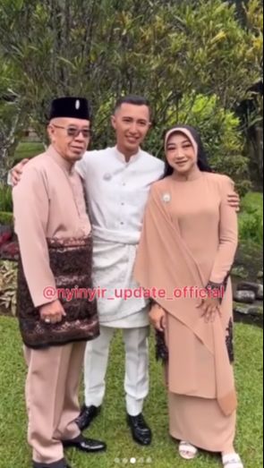 Sayangnya, belum diketahui siapa nama Ibu Fardana tersebut.