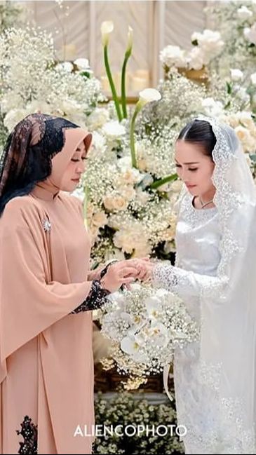 10 Potret Ibu Lettu Fardana, Calon Mertua Ayu Ting Ting yang Masih Muda dan Cantik, Ternyata 