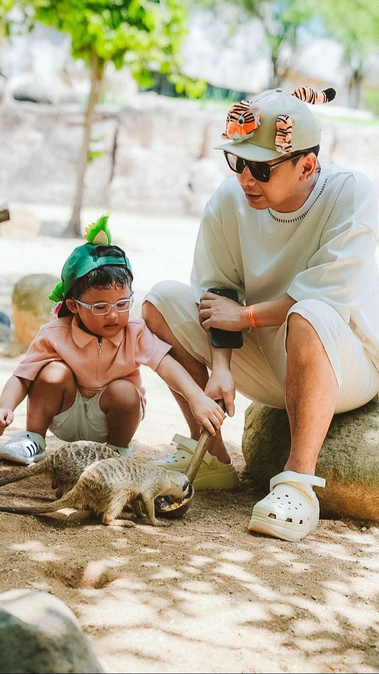Kocak Banget, Raditya Dika Bagikan Putranya Les Vokal Jadi Rocker
