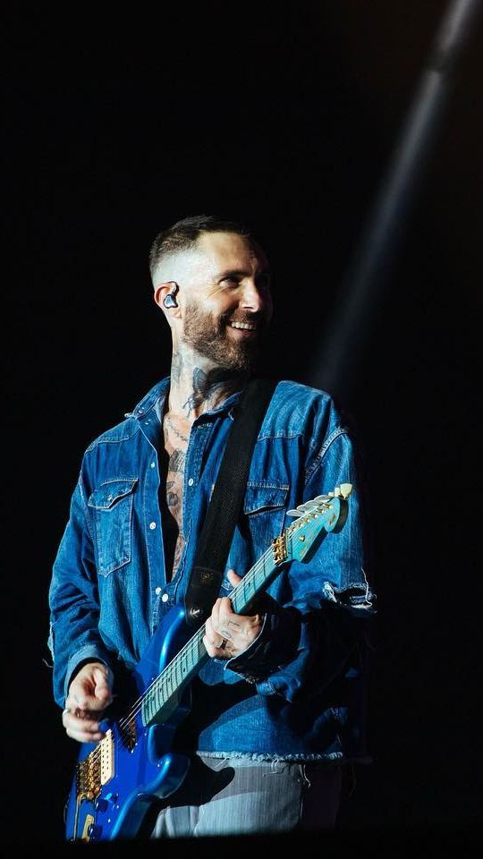 Mbak Ani ART Adam Levine