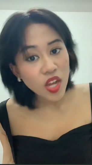 Rambut wanita itu juga terlihat dipotong dalam gaya wolf cut yang sedang tren saat ini