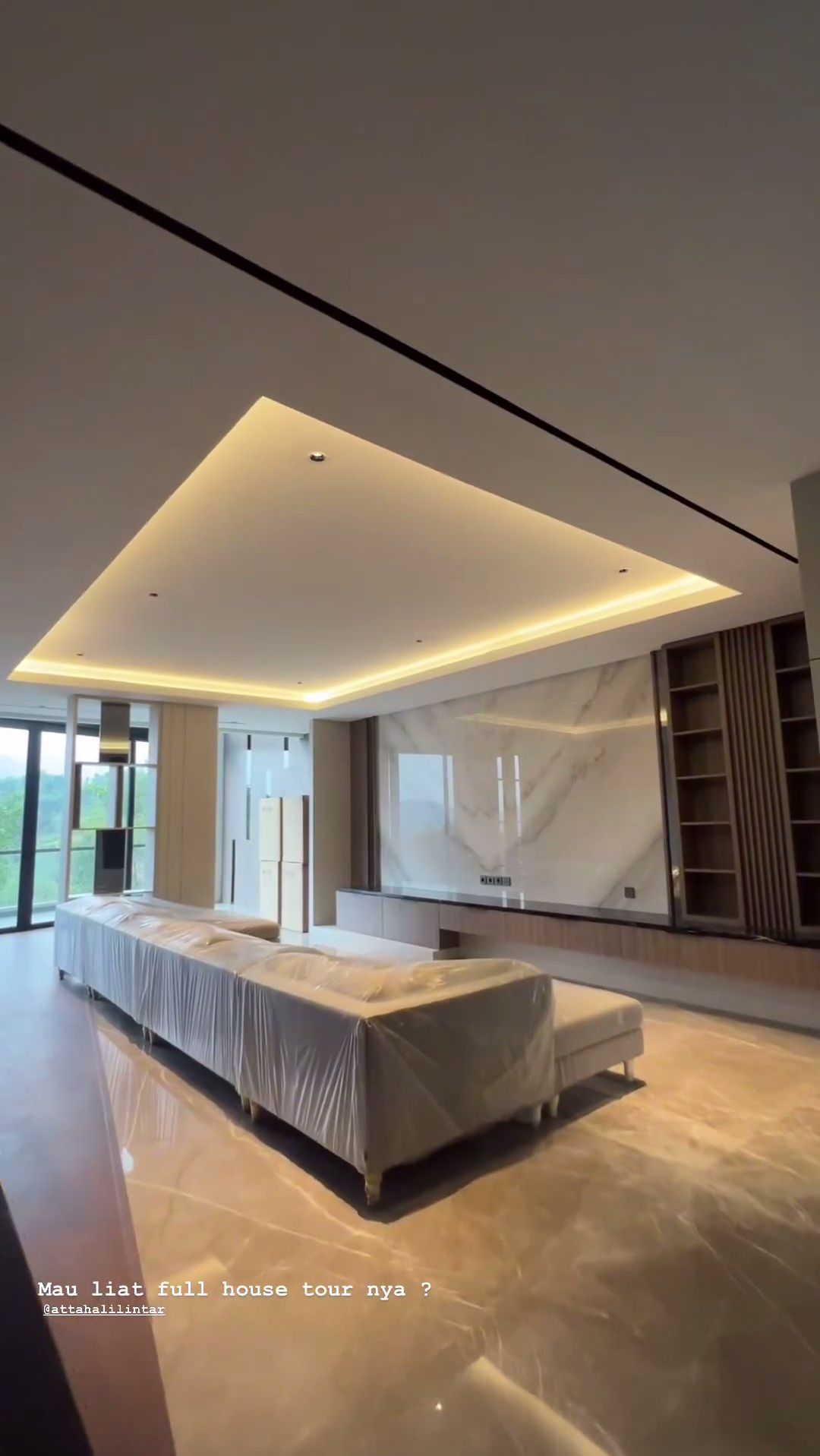 Rumah baru Verrell Bramasta punya desain modern yang sangat megah dan elegan.