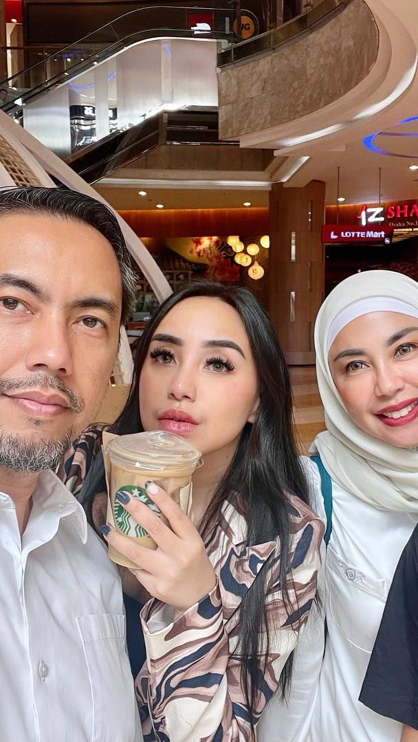Meski begitu hubungan Salmafina dan keluarganya kini semakin membaik dan saling memberikan dukungan