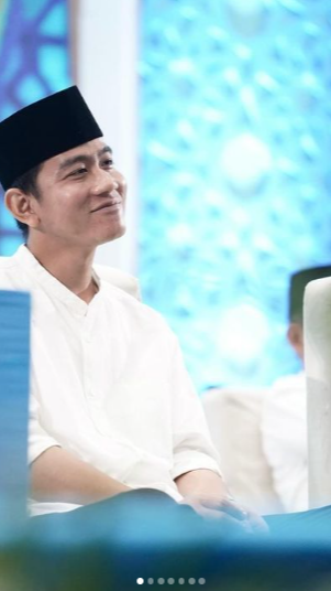 Beda dari Yang Lain, TPS Tempat Gibran Mencoblos Didominasi Warna Pink