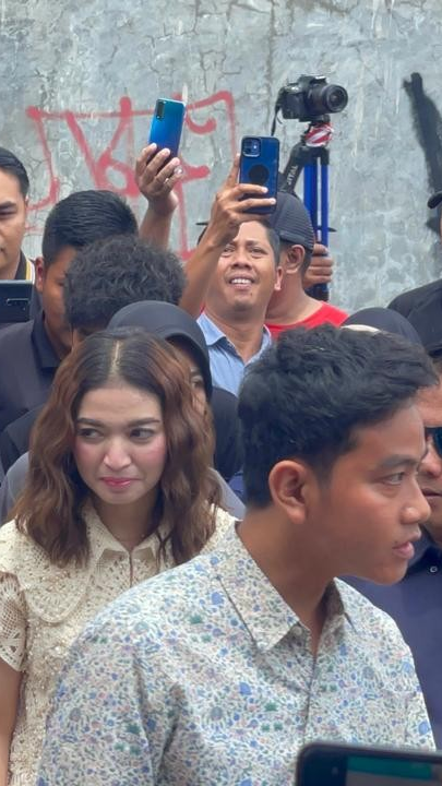 Penampilan Cetar Selvi Ananda Saat Nyoblos Bareng Gibran di Solo Curi Perhatian