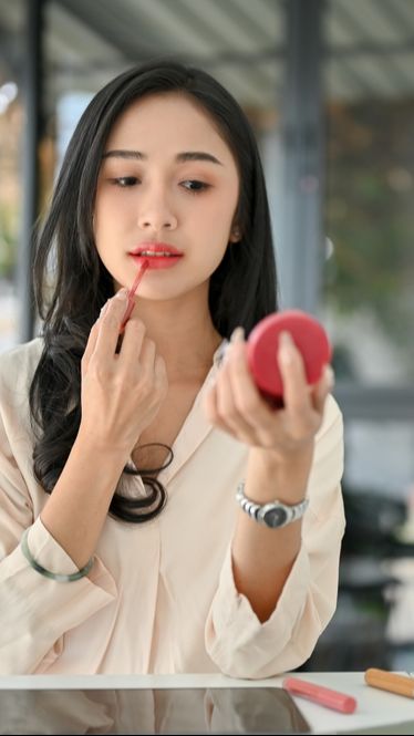 Tampil Percaya Diri dengan Pilihan Shades Lipstik yang Tepat