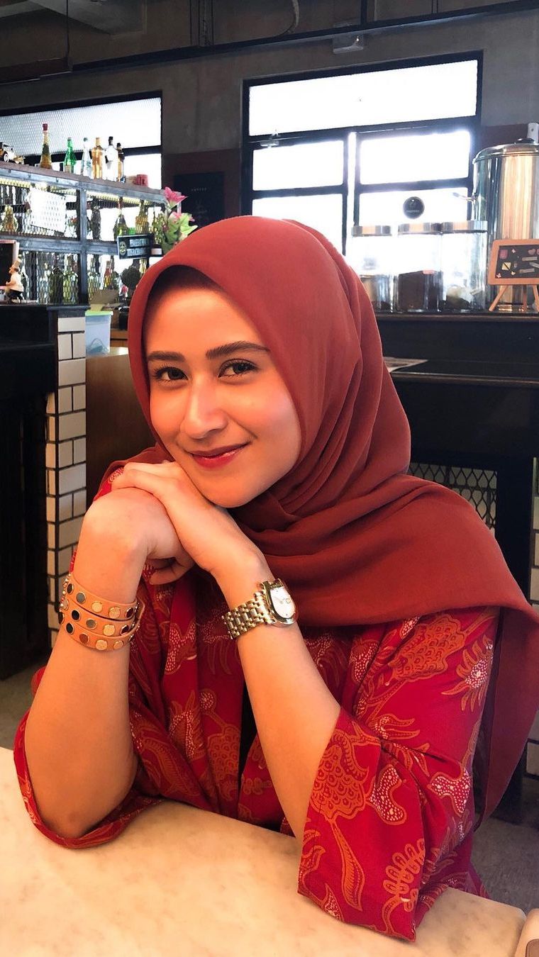 Parasnya yang cantik membuat netizen merasa minder.