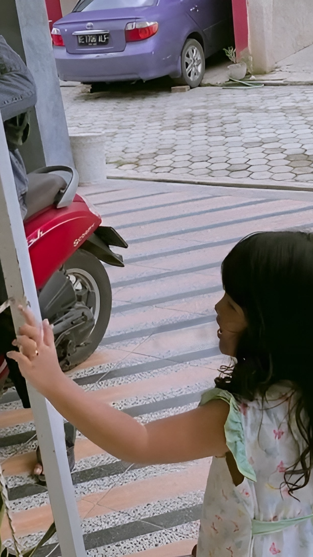 Video Manis Ayah Full Senyum, Istri dan Putrinya Berebut Bilang I Love You