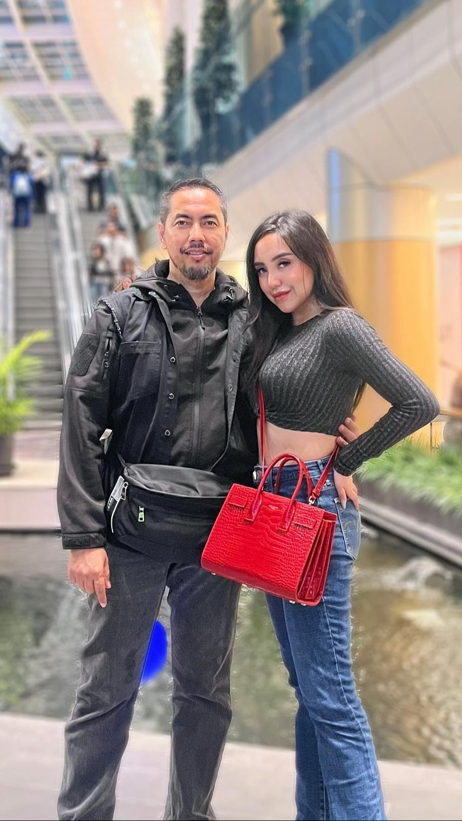 Akibatnya hubungannya dengan sang ayah sempat merenggang namun kini sudah kembali harmonis