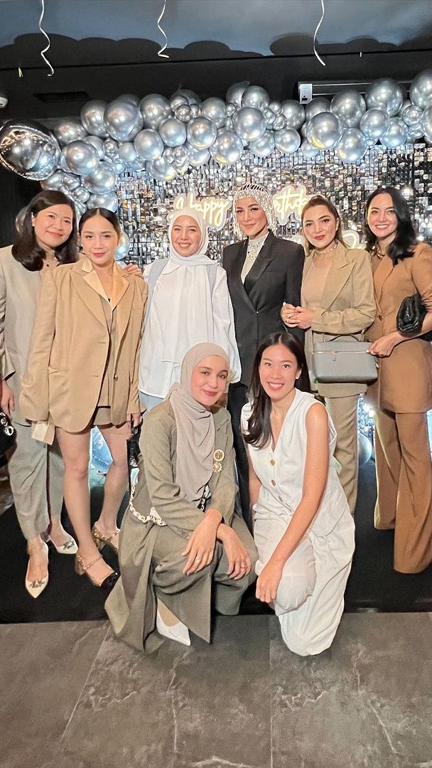 13 Gaya Glamor Artis di Pesta Ultah Olla Ramlan, Nia Ramadhani Paling Menonjol, Barbie Hidup!