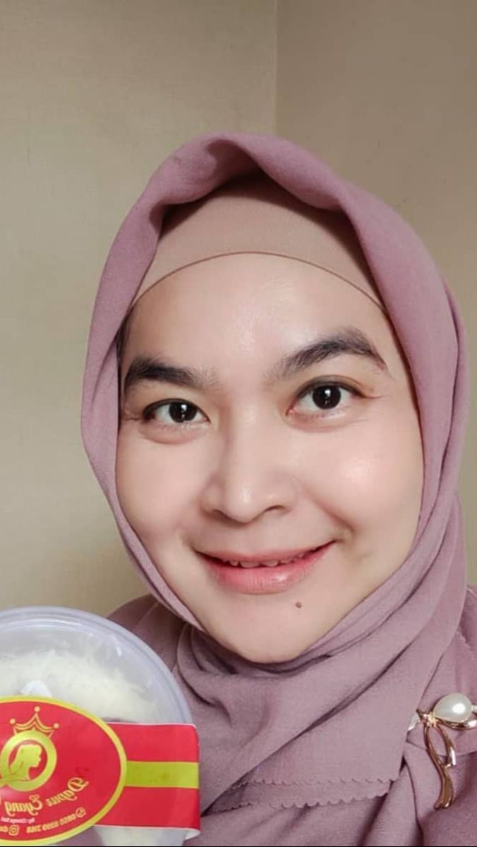 Kini Ulfa memutuskan untuk berbisnis, mulai dari baju hingga makanan.