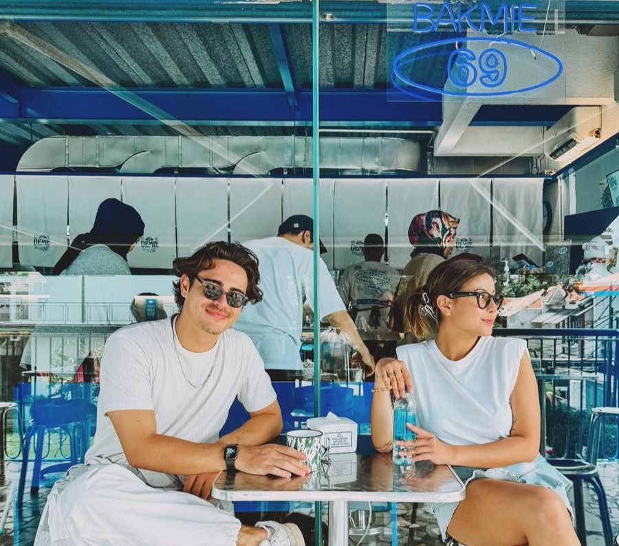 Uniknya, Awkarin mengaku bertemu Aby saat ikut blusukan bersama Gibran Rakabuming Raka.
