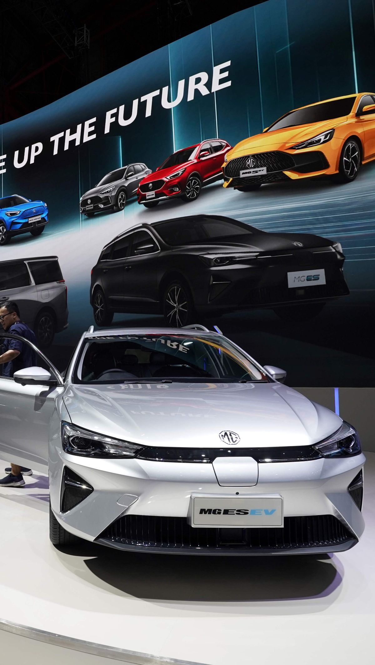 MG Pamer Mobil Listrik Terbaru di IIMS 2024, Ada MG Maxus 9 EV dan MG ES EV