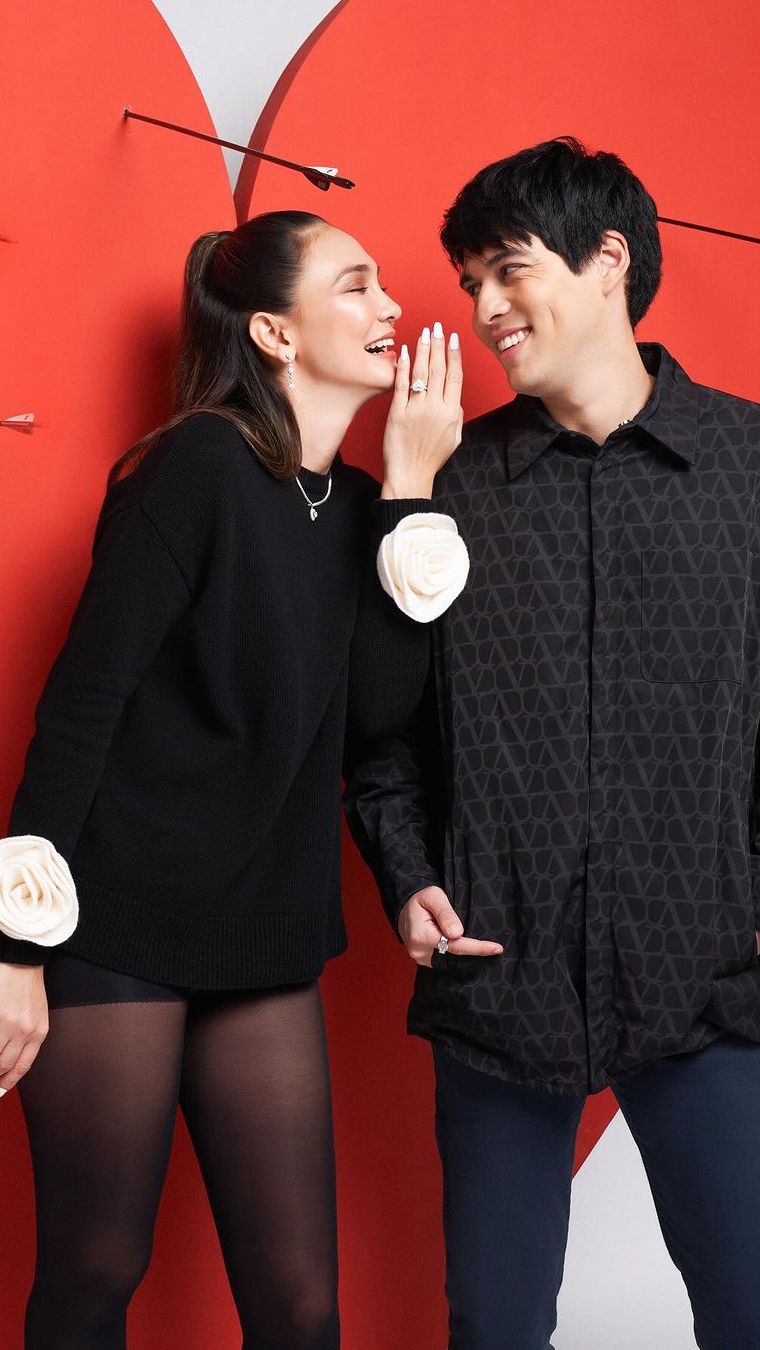 Pamer Cincin di Jari Manis, Luna Maya Sudah Tunangan?