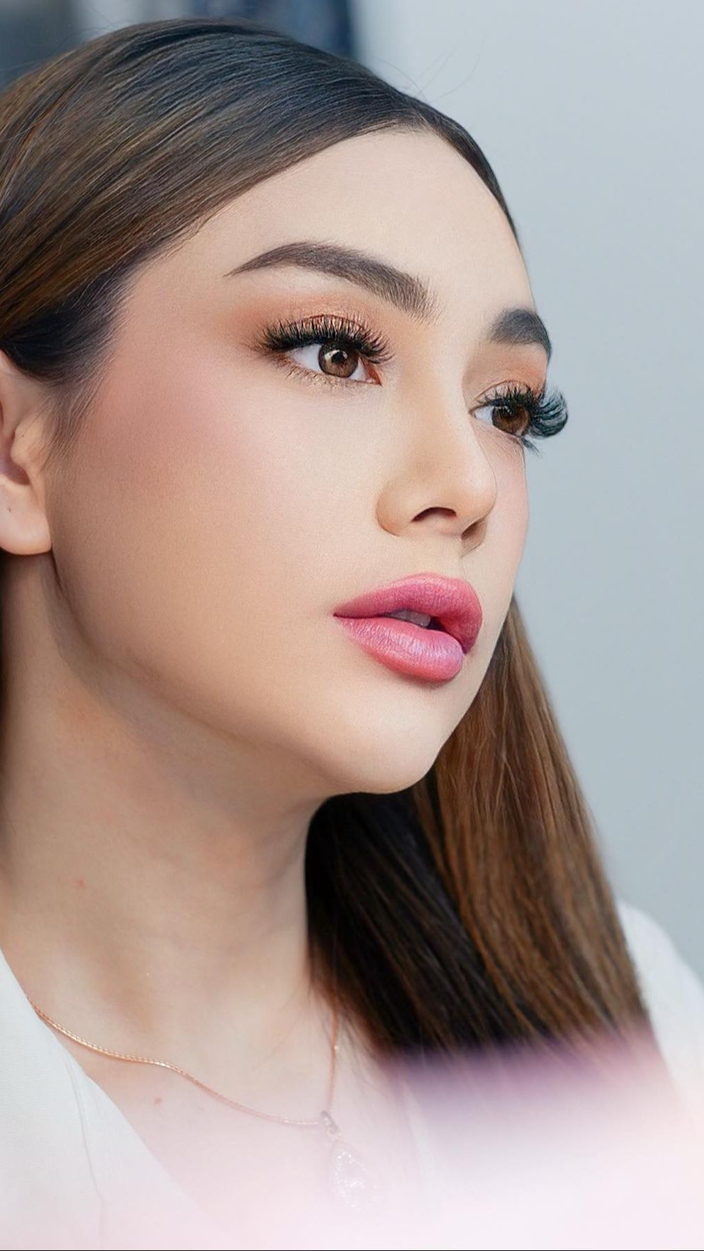 Meski begitu belum ada konfirmasi dari Celine mengenai rumor yang santer beredar
