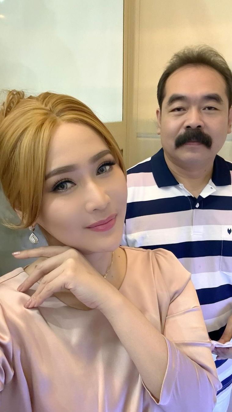 Ngakak Banget! Momen Suami Inul Daratista Parodikan Mayor Teddy, Nyungsep Kepala Masuk Ember