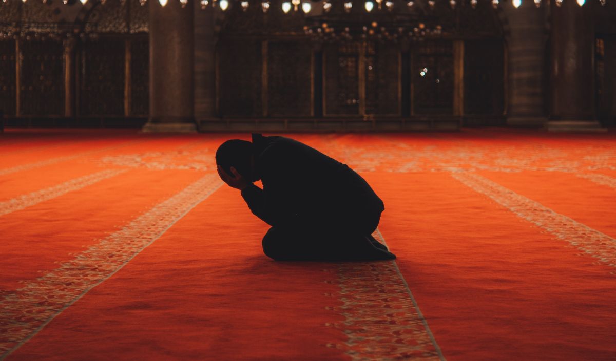 Mengapa Harus Melakukan Sujud Syukur?