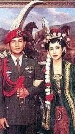 10 Foto Lawas Resepsi Pernikahan Prabowo & Titiek Soeharto, Super Mewah, Gagah Pakai Adat Jawa