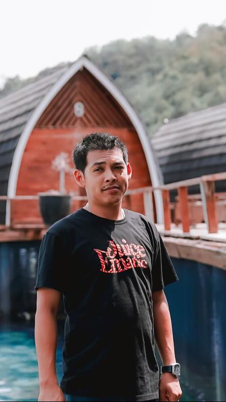 Disisi lain Ko Apex dikenal sebagai pengusaha sukses di Jambi