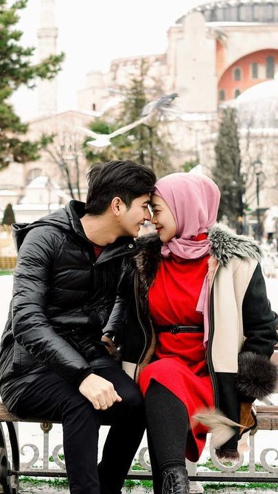 Diduga Keluarga Ikut Campur, 6 Potret Kedekatan Ria Ricis dan Mertua yang Lagi Disorot