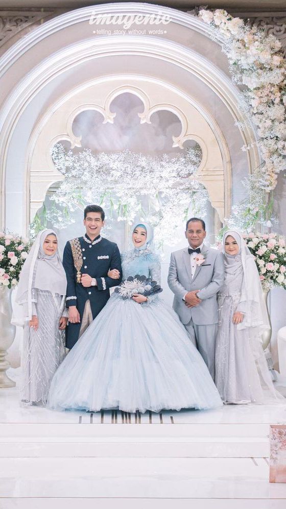 Di hari pernikahan kebersamaan Ria Ricis dan keluarga Teuku Ryan terasa hangat.