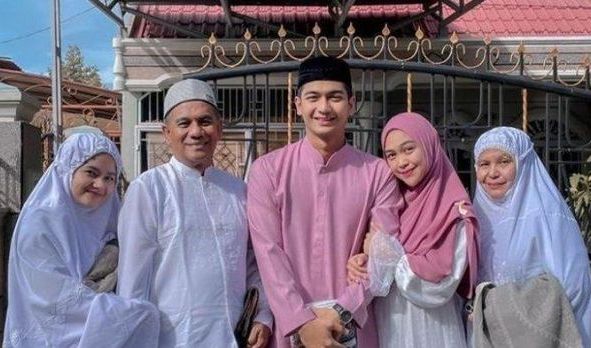 Teuku Ryan mengajak Ria Ricis pulang kampung