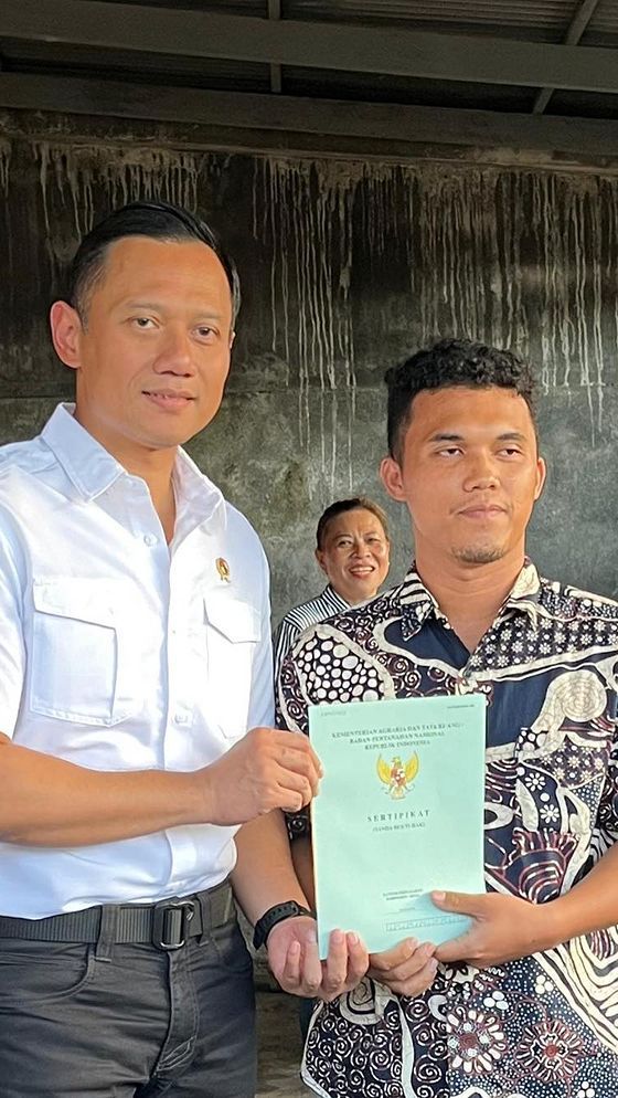 AHY Unggah Momen Blusukan Bagi-Bagi Sertifikat Tanah, Gibran Beri Komentar Emoji Api