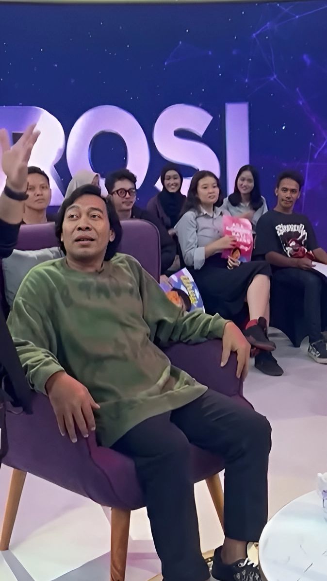 Tak Mau Duduk di Kursi Saat Acara Rosiana Silalahi, Komeng: Udah Punya di Senayan