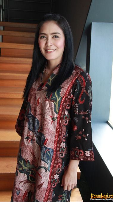 3 Kali Lolos ke Senayan, Ini Potret Rumah Rieke Diah Pitaloka Si Oneng yang Super Luas, Penampakan Ruang Baca Bikin Melongo!