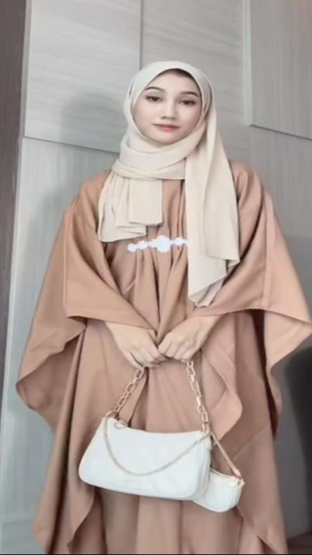 Tidak Perlu Banyak Payet Untuk Tampil Elegan 