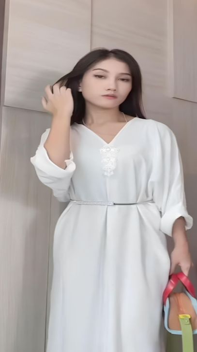 Warna Putih Polos Untuk Tampil Istimewa