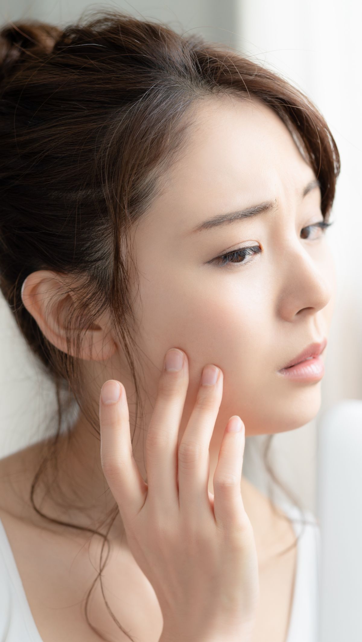 3 Makeup Dasar yang Selalu Bisa Diandalkan untuk Samarkan Jerawat 